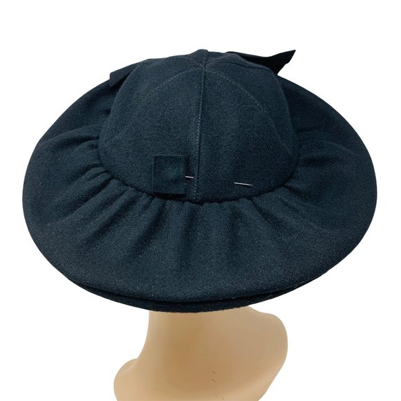 Vintage 1940s Black Wool Round Bow Hat With Arrow Brooch Details main image 10